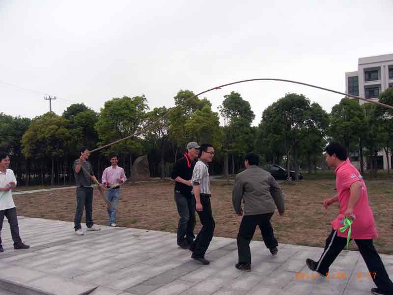 让快乐启程、让梦想飞扬 ——2011初夏壹杰户外拓展活动